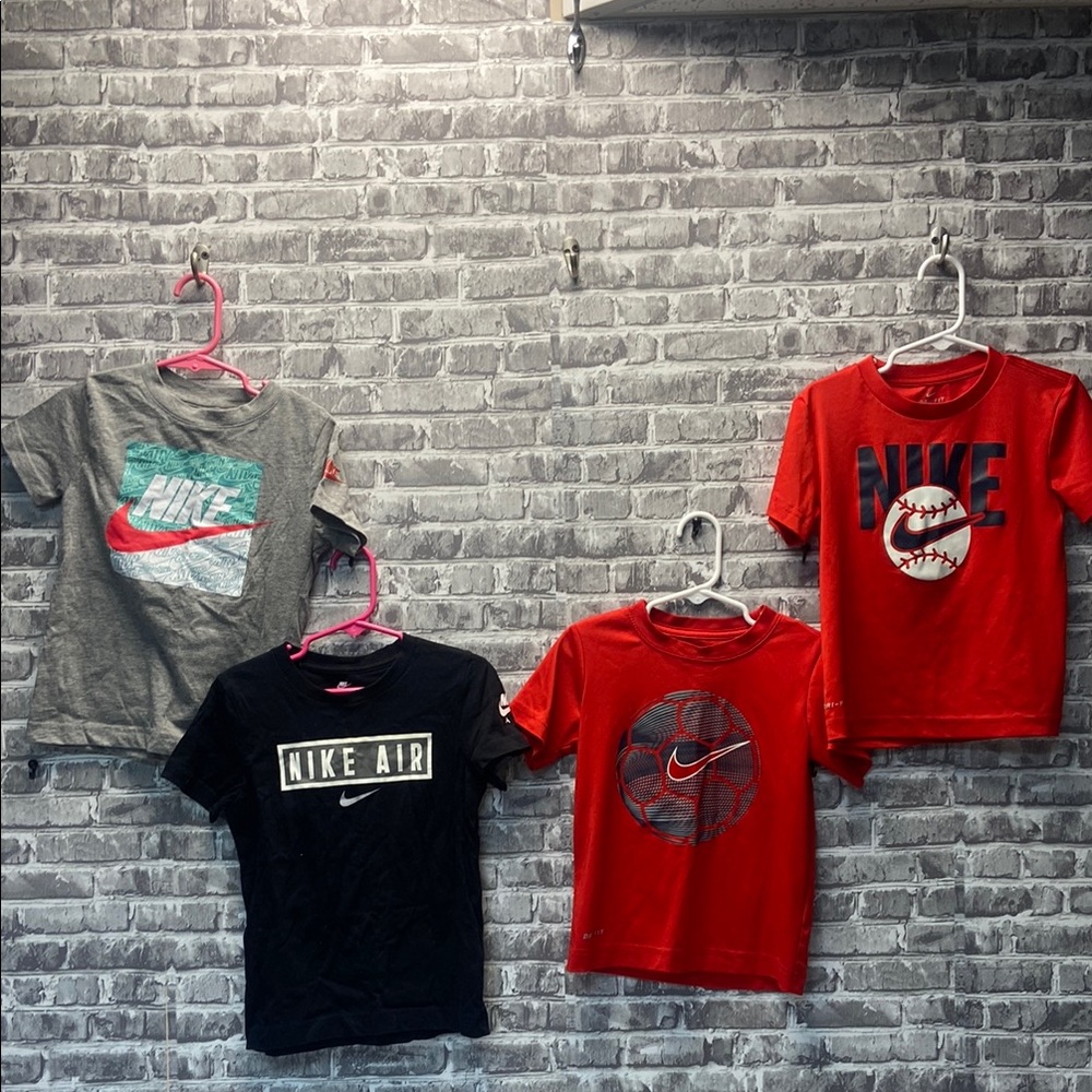 Boys lot o  Nike Graphic T-Shirts